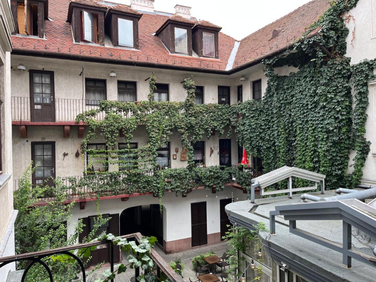 Wiener Garden Дьёр Экстерьер фото